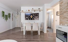 Triana Maestro Deluxe by Valcambre